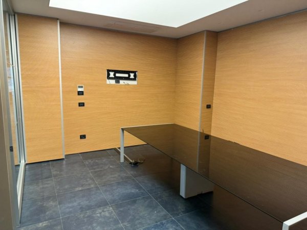 Tirane, jepet me qera zyre Kati 1, 400 m² 6.000 € (Shkolla e Kuqe)