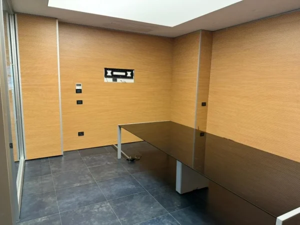 Tirane, jepet me qera zyre Kati 1, 400 m² 6.000 € (Shkolla e Kuqe)