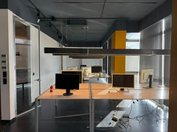 Tirane, jepet me qera zyre Kati 1, 400 m² 6.000 € (Shkolla e Kuqe)