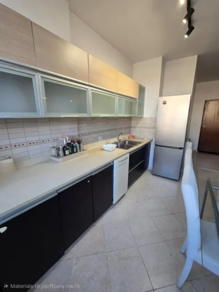 Tirane, jepet me qera apartament 2+1+Ballkon Kati 4, 90 m² 900 € (Rruga e Kosovareve)