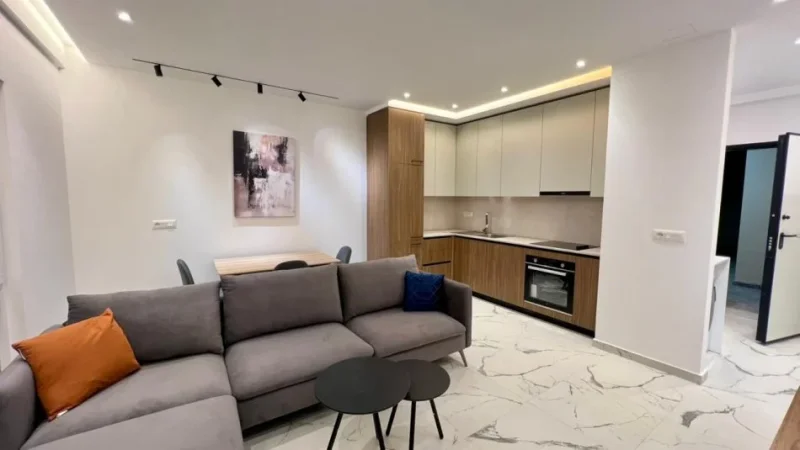 Me Qera : 1+1📍Zogu i Zi (Prane Ring Center) - 73.000 Lek - S.70m² - Pllt.V 2025 || I Pabanuar me Parë & Arreduar me Arkitekt✨️
