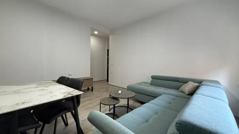 Tirane, jepet me qera apartament 1+1 , 65 m² 650 € 