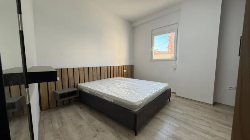 Tirane, jepet me qera apartament 1+1 , 65 m² 650 € 
