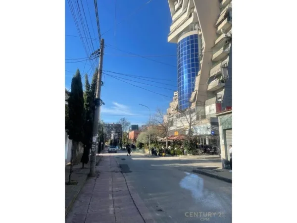 Tirane, shitet dyqan Kati 0, 38 m² 133.350 € (shkolla Partizani)
