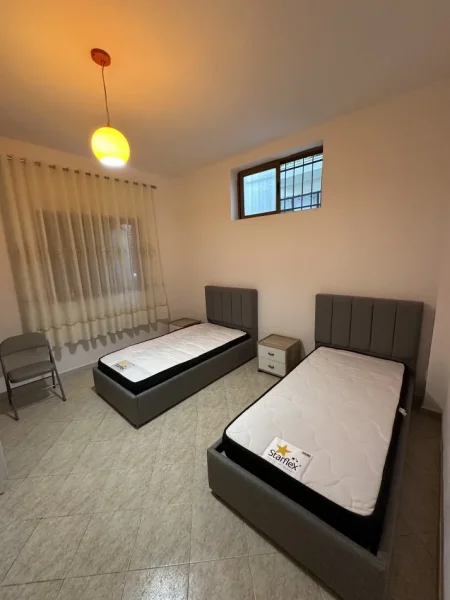 Tirane, jepet me qera shtepi 1+1 Kati 1, 60 m² 400 € (Ali Dem ,Shkolla Kushtrimi i Lirise)