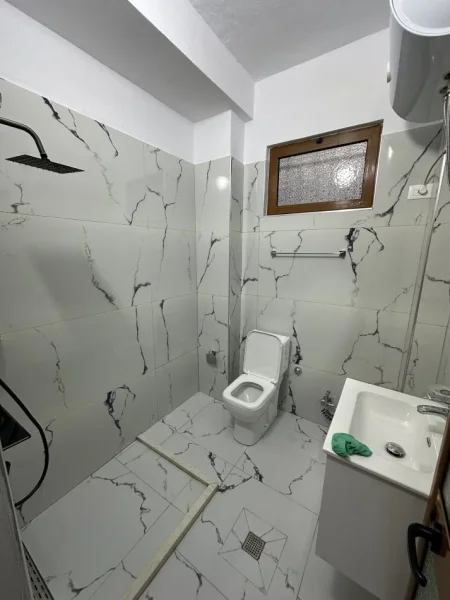 Tirane, jepet me qera shtepi 1+1 Kati 1, 60 m² 400 € (Ali Dem ,Shkolla Kushtrimi i Lirise)