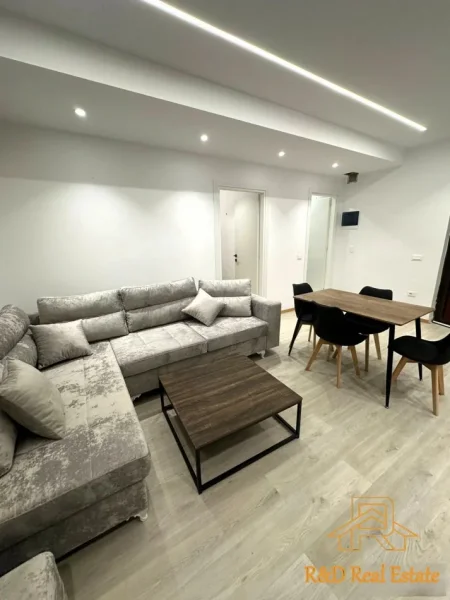 Tirane, jepet me qera apartament 1+1 Kati 1, 55 m² 700 € (Zogu i Zi)