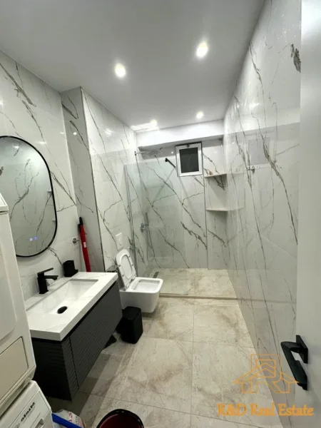 Tirane, jepet me qera apartament 1+1 Kati 1, 55 m² 700 € (Zogu i Zi)
