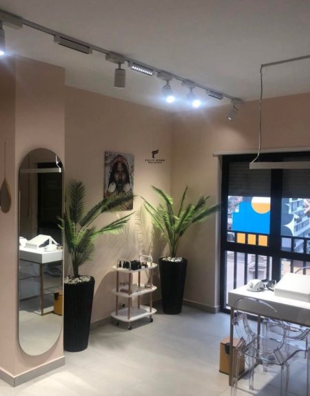 Tirane, jepet me qera apartament 3+1 Kati 10, 116 m² 750 € (SELVIA)