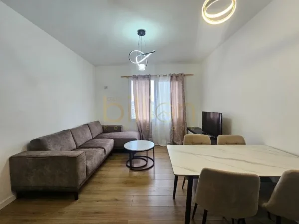 Tirane, jepet me qera apartament 3+1+Ballkon Kati 9, 800 € 