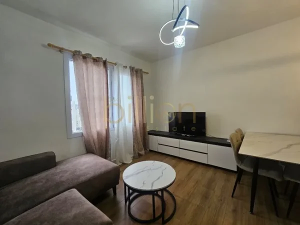 Tirane, jepet me qera apartament 3+1+Ballkon Kati 9, 800 € 