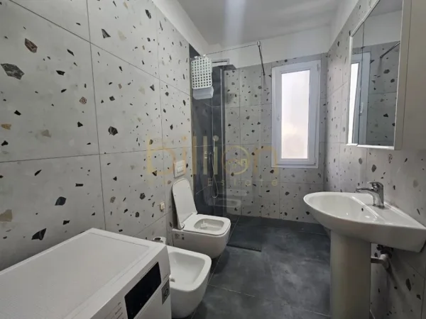 Tirane, jepet me qera apartament 3+1+Ballkon Kati 9, 800 € 