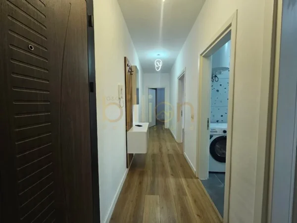 Tirane, jepet me qera apartament 3+1+Ballkon Kati 9, 800 € 