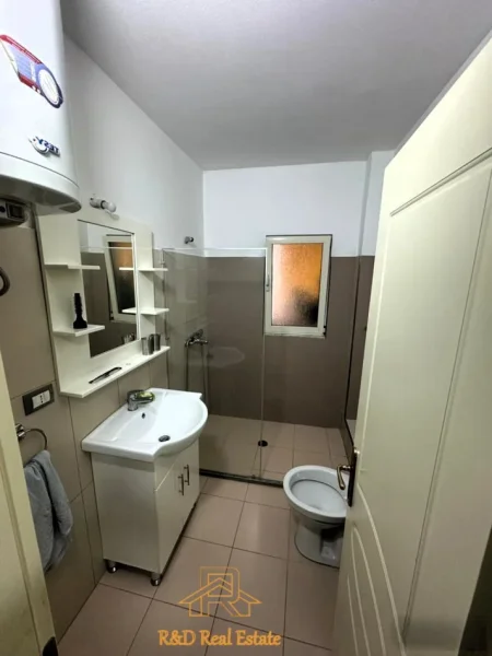 Tirane, jepet me qera apartament 2+1 Kati 5, 72 m² 500 € (Pas Universitetit Europian)