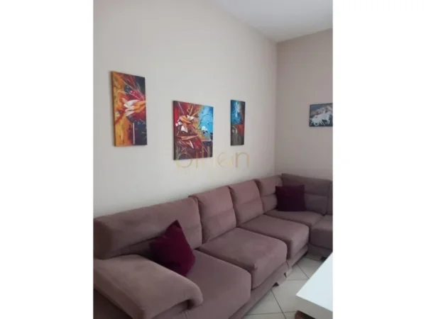 Tirane, jepet me qera apartament 2+1+Ballkon Kati 5, 600 € 