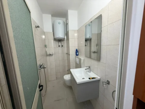 Durres, jepet me qera apartament 1+1+Ballkon Kati 8, 400 €