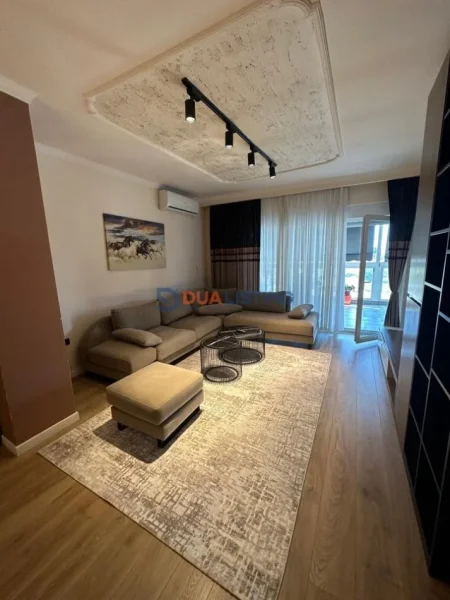 Tirane, jepet me qera apartament 2+1+Ballkon Kati 4, 72 m² 600 € (Shkoze)
