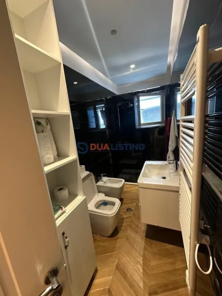 Tirane, jepet me qera apartament 2+1+Ballkon Kati 4, 72 m² 600 € (Shkoze)