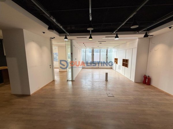 Tirane, jepet me qera zyre Kati 1, 85 m² 1.150 € (Rruga Elbasanit)