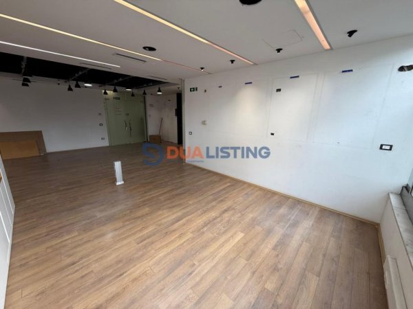 Tirane, jepet me qera zyre Kati 1, 85 m² 1.150 € (Rruga Elbasanit)