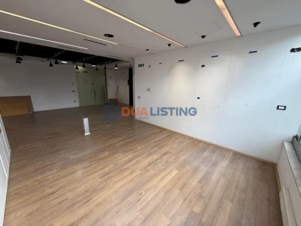 Tirane, jepet me qera zyre Kati 1, 85 m² 1.150 € (Rruga Elbasanit)