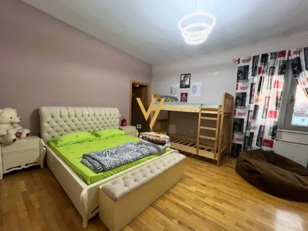 Tirane, jepet me qera Pjese Vile 2 Katshe Kati 0, 240 m² 900 € (JORDAN MISJA)