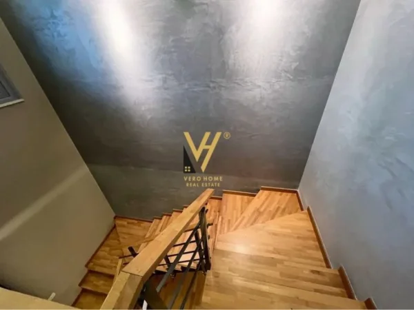 Tirane, jepet me qera Pjese Vile 2 Katshe Kati 0, 240 m² 900 € (JORDAN MISJA)