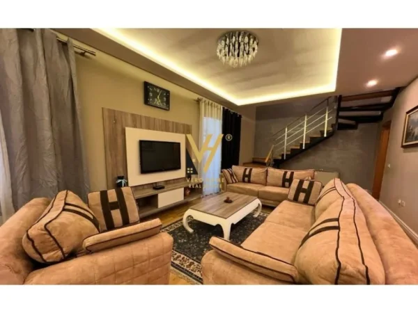 Tirane, jepet me qera Pjese Vile 2 Katshe Kati 0, 240 m² 900 € (JORDAN MISJA)