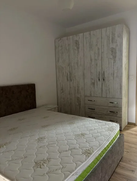 Tirane, jepet me qera apartament 1+1+Ballkon Kati 4, 60 m² 520 € (QYTET STUDENTI)