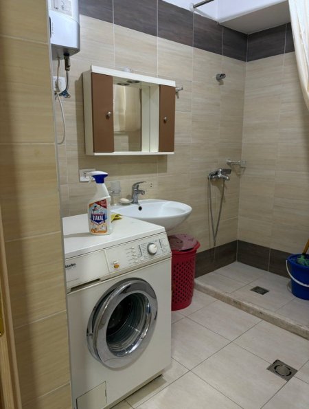 Tirane, jepet me qera apartament 1+1+Ballkon Kati 4, 60 m² 520 € (QYTET STUDENTI)