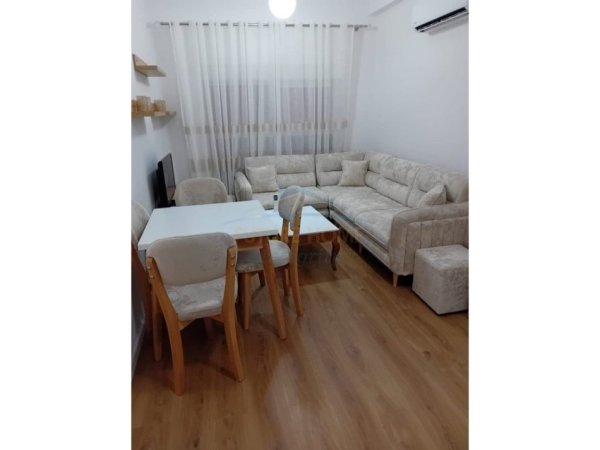 Tirane, jepet me qera apartament 1+1+Ballkon Kati 7, 48 m² 415 € (Rezidenca Kadiu)