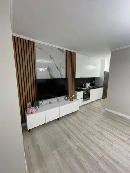 Tirane, jepet me qera apartament 1+1 Kati 3, 70 m² 1.000 € (rruga kosovareve)