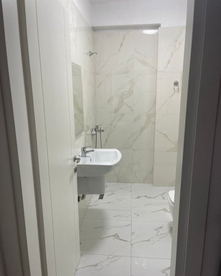 Tirane, jepet me qera apartament 1+1+Ballkon Kati 2, 60 m² 500 € (Kompleksi "FZ Construction Green Tarrace" Liqeni I Thate, Rr. HAMDI Sina.)