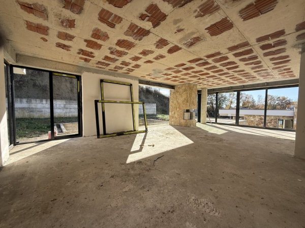 Tirane, shitet Vile 2 Katshe , 360 m² 850.000 € (Farke)