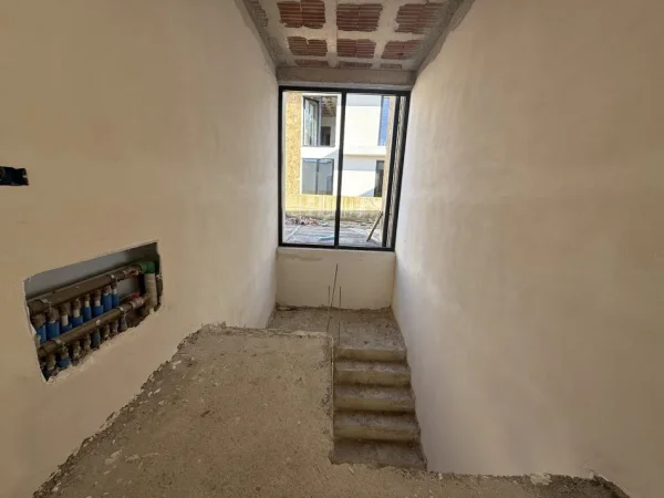 Tirane, shitet Vile 2 Katshe , 360 m² 850.000 € (Farke)