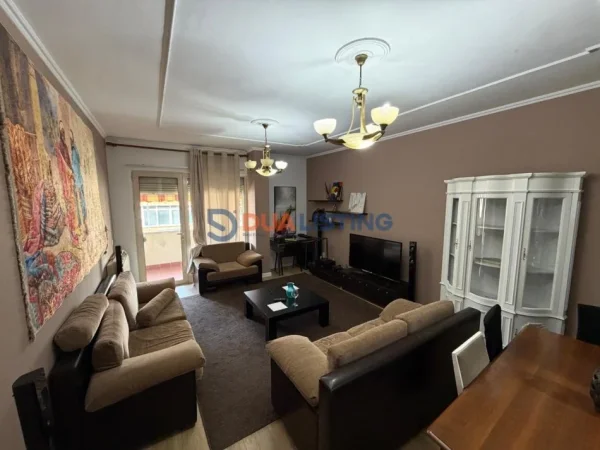 Tirane, jepet me qera apartament 2+1 , 820 € (Kristal Center)
