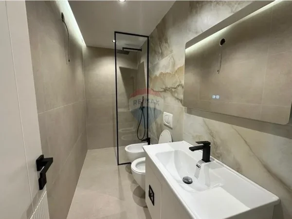 Tirane, shitet apartament 1+1 Kati 3, 47 m² 138.000 € (Rr. Muhamet Gjollesha)