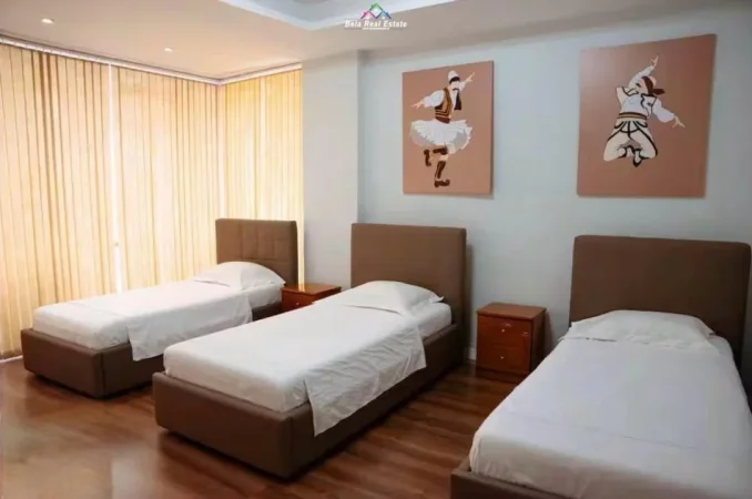 Tirane, jepet me qera apartament 2+1 Kati 1, 100 m² 900 € (Rruga Gjon Buzuku)