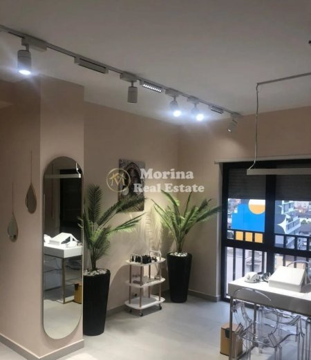 Tirane, jepet me qera ambjent biznesi Kati 10, 120 m² 750 € (Rruga e Dibres)