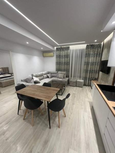 Tirane, jepet me qera apartament 1+1 , 70 m² 700 € (Zogu i Zi mbrapa Tirana Bank)