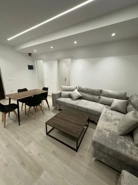 Tirane, jepet me qera apartament 1+1 , 70 m² 700 € (Zogu i Zi mbrapa Tirana Bank)