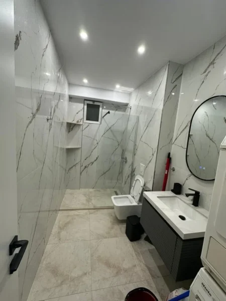 Tirane, jepet me qera apartament 1+1 , 70 m² 700 € (Zogu i Zi mbrapa Tirana Bank)