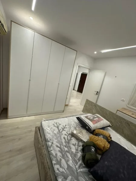 Tirane, jepet me qera apartament 1+1 , 70 m² 700 € (Zogu i Zi mbrapa Tirana Bank)