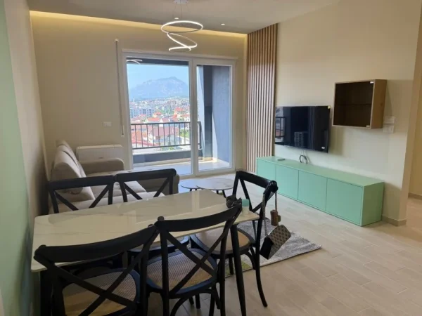 Tirane, jepet me qera apartament 1+1 , 550 € 