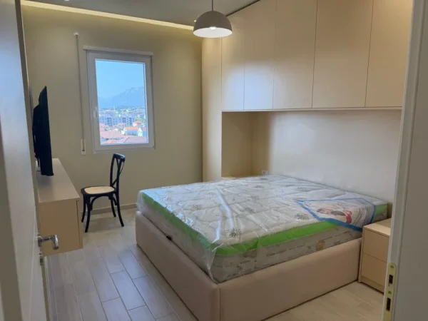 Tirane, jepet me qera apartament 1+1 , 550 € 