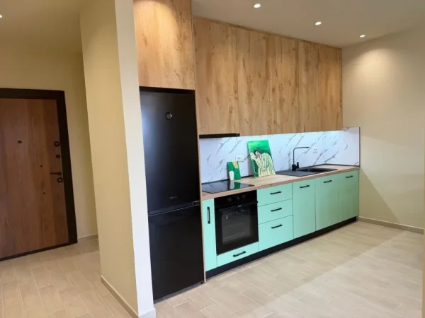 Tirane, jepet me qera apartament 1+1 , 550 € 