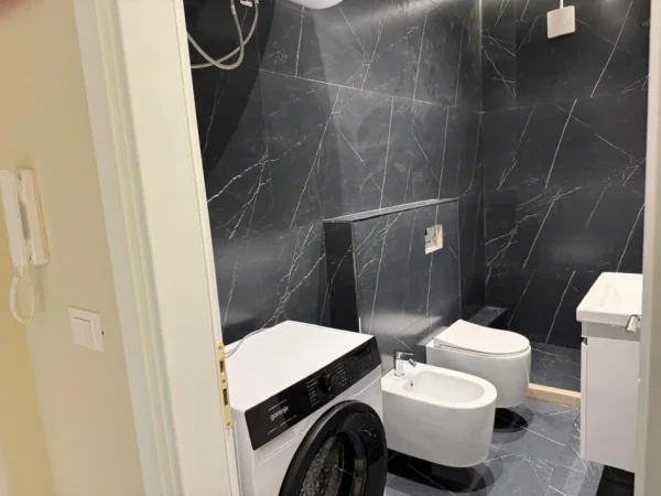 Tirane, jepet me qera apartament 1+1 , 550 € 