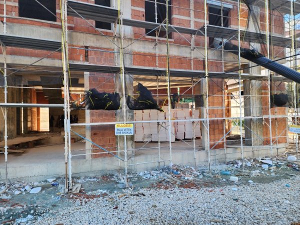 Tirane, shitet dyqan Kati 0, 48 m² 