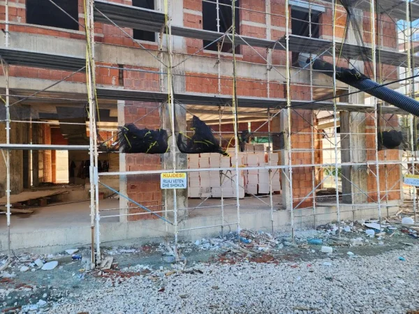 Tirane, shitet dyqan Kati 0, 48 m² 