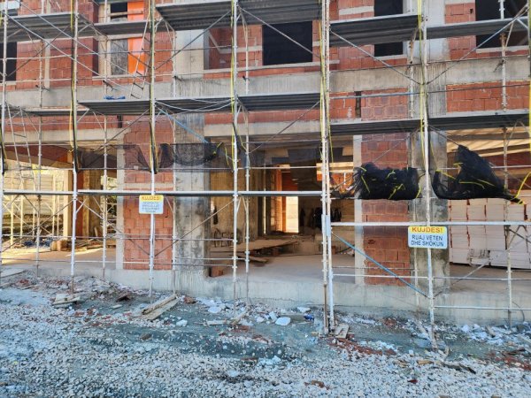 Tirane, shitet dyqan Kati 0, 48 m² 